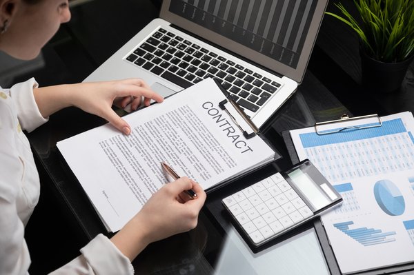 Optimisez la gestion de vos contrats avec un logiciel efficace.